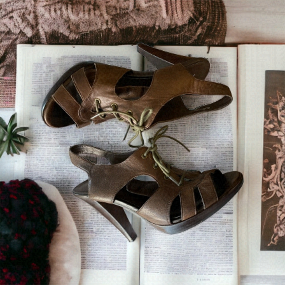 ALDO-BROWN vintage distressed leather lace up wood heeled sandals. Size 9